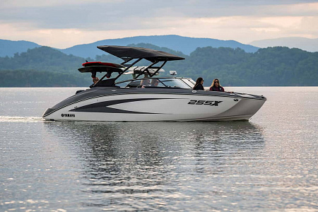 Катер Yamaha 255XE